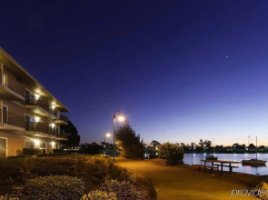 Executive Inn & Suites Embarcadero Cove