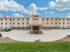 Comfort Inn & Suites Near Mt. Rushmore
