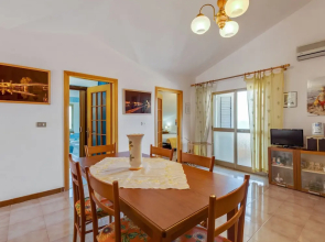 Lovely Holiday Home in Tresnuraghes near Sea