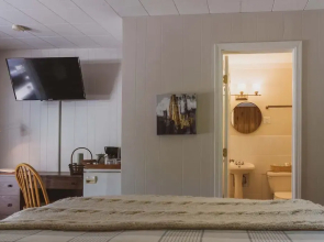 Barefoot Villas Room 2 Owl