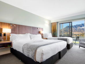 Holiday Inn Queenstown Frankton Road by IHG