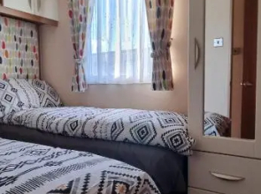 Rj Luxury Caravan Hire 2 with Hot Tub