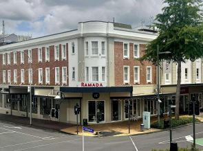 Ramada by Wyndham Hamilton City Center