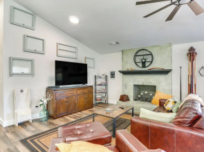 Quiet Redding Getaway ~ 7 Mi to Downtown!