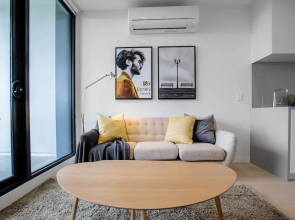 Designer 2 Bedroom Apartment In Parkville