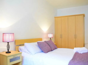 1 Bedroom Apartment Next to 3arena Sleeps 2