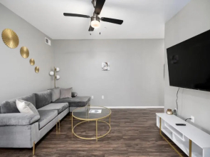 Luxury Mountain View 2BR with balcony located in Scottsdale
