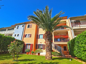Apartment 979