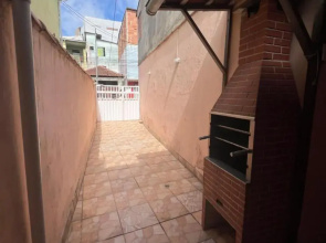 Casa com wi-fi e garagem a 5 minutos da Praia Grande