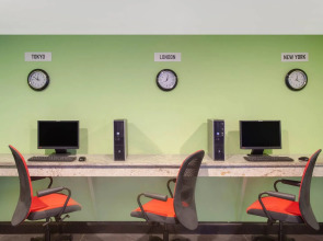 Grand Hotel Orlando at Universal Blvd - Shuttle to Theme Parks