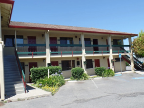 Coastal Valley Inn