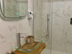 Gatto Bianco Le Mura