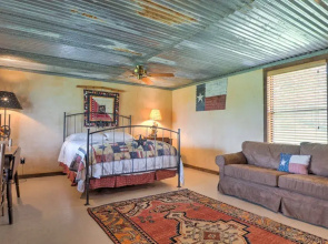 Charming Carmine Studio w/ Pond On 60-acre Farm!