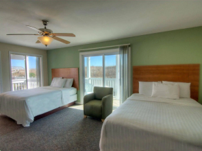 Surfside Motor Lodge