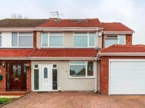 Plush Holiday Home in Slough Near Windsor Castle
