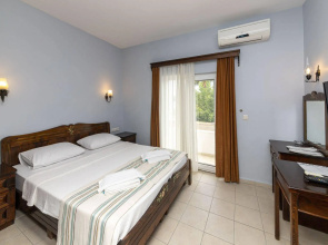 Ali's Hotel Beach