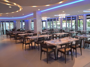 Vassos Nissi Plage Hotel & Spa