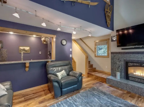 23SW - Luxurious - Wi-Fi - Fireplace - Sleeps 4