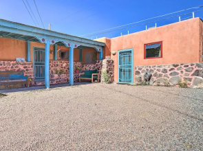 Quirky Santa Cruz Studio w/ Shared Courtyard!