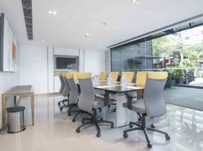 Отель Maitria Sukhumvit 18 Bangkok – A Chatrium Collection