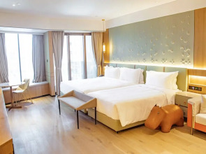 YOHO Treasure Island Hotel