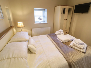 Lough Island Reavy Cottage