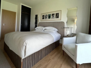 The Lake Villa Mountains & Sea view