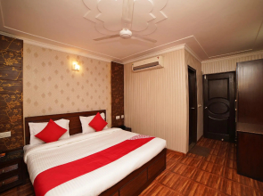 OYO 32589 Hotel Sky Lark