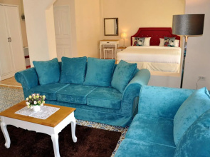 Palazzo Pavone Gallery & Resort