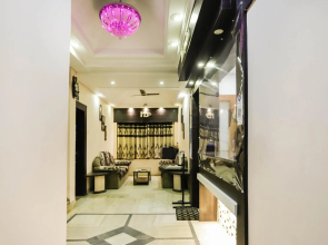OYO 72185 Hotel Centre Point