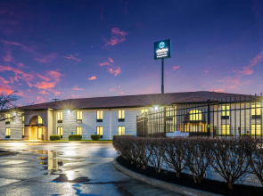 Clarion Pointe Richmond North near University