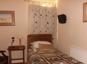 Cedar House B&B