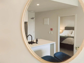 Luxurious 2 bedroom apartment Free secure parking