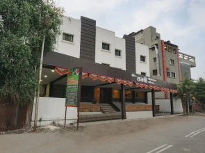 OYO 24674 Hotel Rajshree