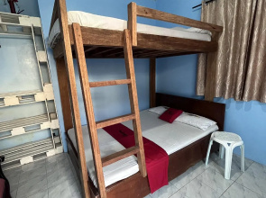RedDoorz Hostel @ Monaliza Surf Resort
