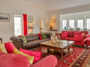 Self-catering Retreat With Pool, hot tub