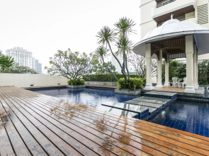 Piyathip Place Serviced Apartment
