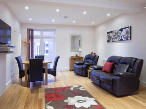 Sapphire - Spacious Apartment Near the Sea