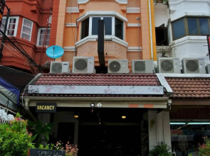 Karon Sunshine Guesthouse & Bar