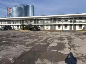 Causeway Inn - Metairie