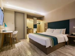Homeinn Selected Hotel (Yibin Luneng Xinyuewan)
