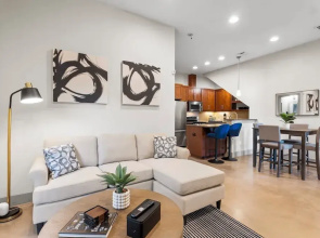 Chic & Homey 3BR Close to Downtown