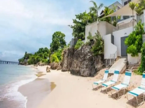 Villa Francoise - 4 Bedroom Beachfront w Pool
