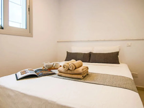 Phaedrus Living: Seaside Executive Flat Harbour 205