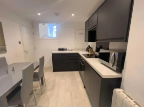 Apartmentsleeps8-wifi-famillyfriendly-citycentre
