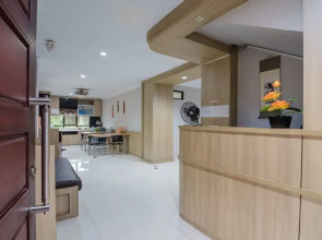 RedDoorz Plus near Lippo Cikarang Mall 2