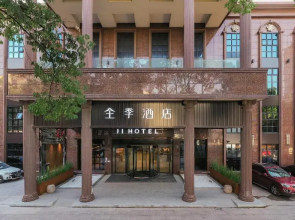 Ji Hotel (North Plaza, Ningbo Railway Station)