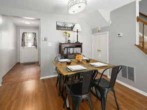 Sterling Townhome - Private & Santized, in a Quiet & Safe Neighborhood. Self Checkin, Pet Friendly! Super-host Support