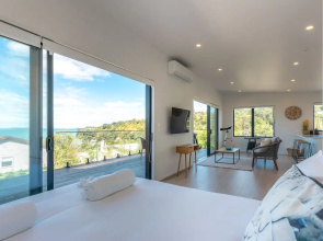 Luna Cottage - Ocean Views on Waiheke