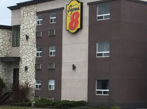 Super 8 Prince George (ex. ESTHERS INN)